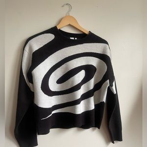 Twik Sweater with Swirl Pattern (Black/White, M)
